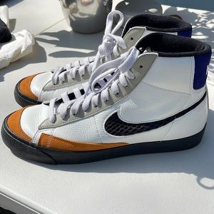 Nike Hi-top Sneakers